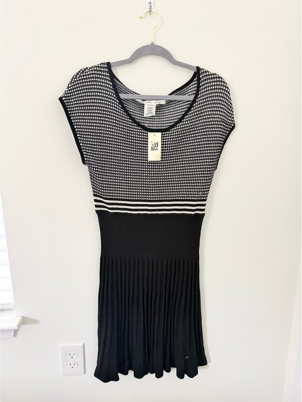Max Studio Size L Black White Textured Knit Fit & Flare Sweater Dress